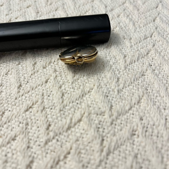 Beautiful Vintage Goldtone Mother Locket With Rhinestones - Picture 4 of 7